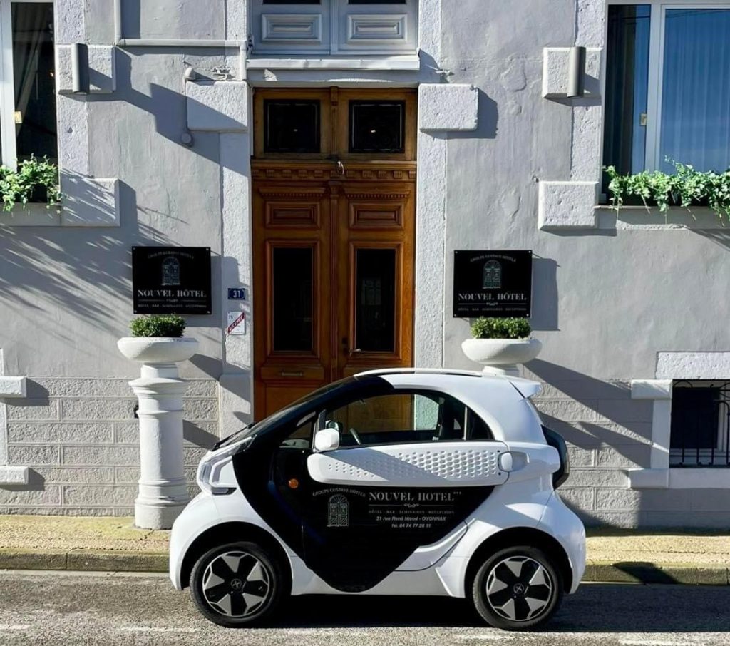 Voiture électrique du Nouvel Hôtel à Oyonnax